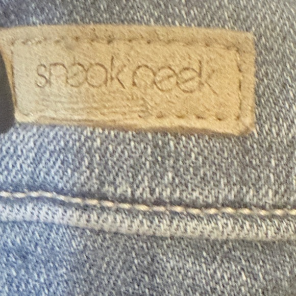 SET OF 2 Sneak Peek Light/Dark Blue Distressed Mid Rise Jean Shorts. Size M BB - Picture 4 of 10